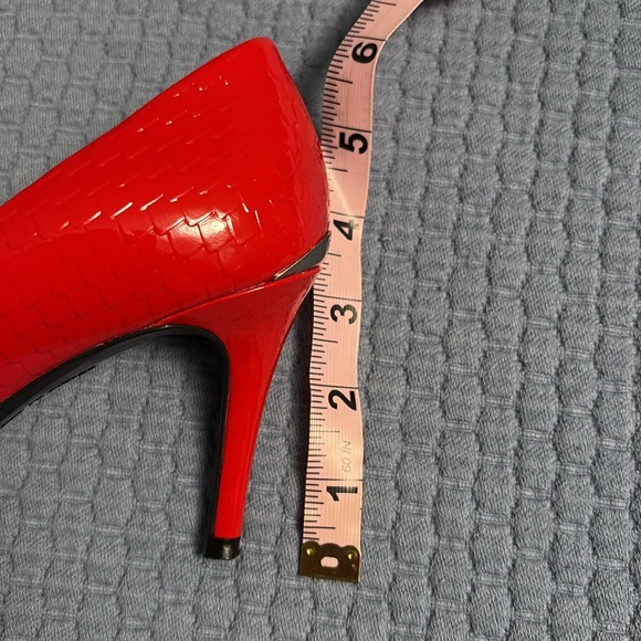 Women’s Calvin Klein Heels - Red, Textured; Size 5.5 - Picture 6 of 6